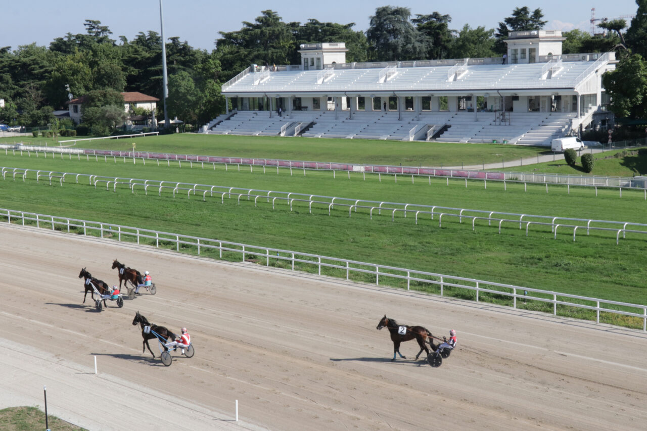 LA ‘PRIMA’ STORICA GIORNATA DI TROTTO ALL’IPPODROMO SNAI SAN SIRO CON L ...